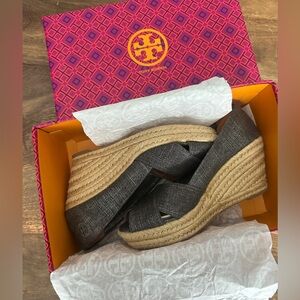 Tory Burch Filipa Pewter Metallic Crisscross Wedge Espadrilles Size 8B with BOX